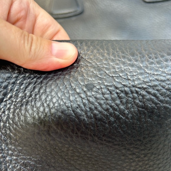 Prada Vitello Daino Zippy Shopping Bag Nero, 17.5” x 13.5” x 6” - Picture 4 of 16